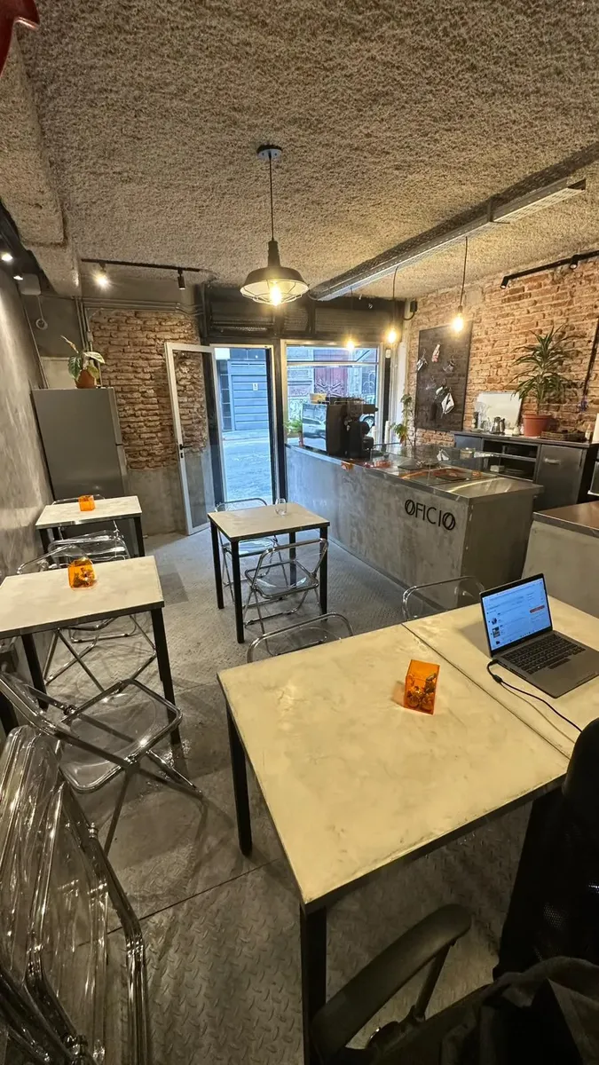 Se vende llave de moderna cafetería – Ciudad Vieja, Montevideo